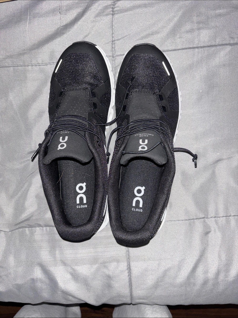 On Cloud Black & White Running Shoes - Picture 4 of 6